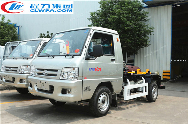 國(guó)五福田馭菱勾臂式垃圾車(chē)