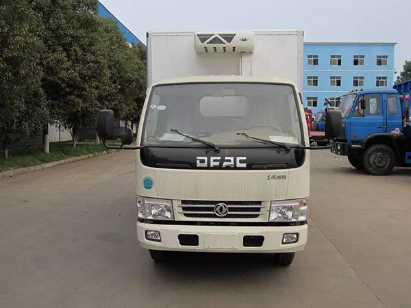東風(fēng)多利卡4米貨廂冷藏車