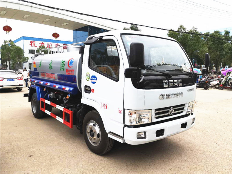 湖北程力灑水車5噸發四川交車！