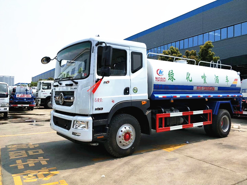 灑水車(chē)廠家，宜昌客戶(hù)秒提15噸東風(fēng)D9灑水車(chē)