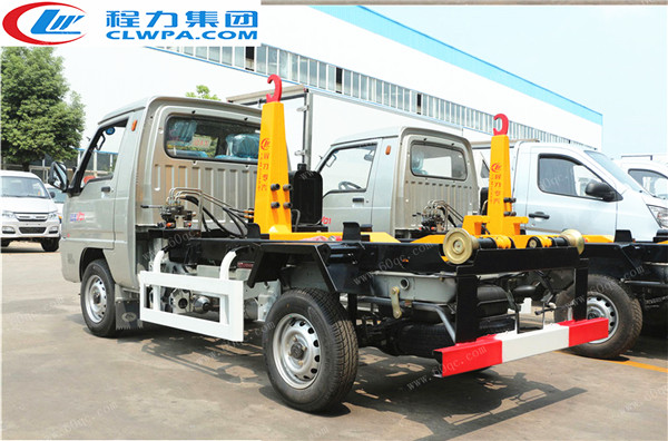 國(guó)五福田馭菱勾臂式垃圾車(chē)