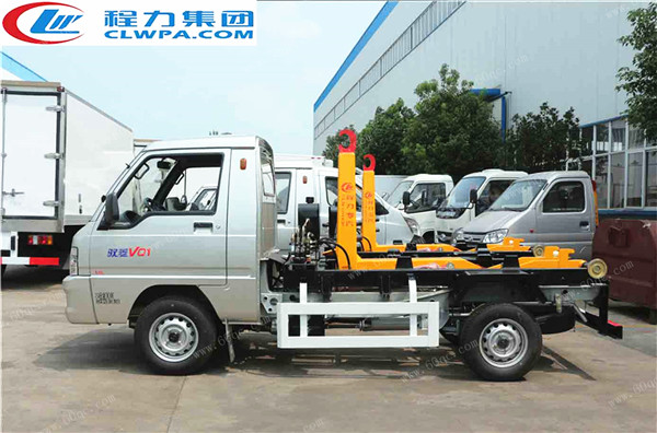 國(guó)五福田馭菱勾臂式垃圾車(chē)