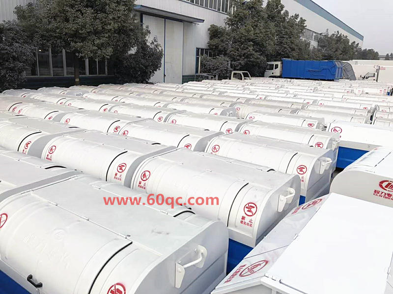 勾臂式垃圾車(chē)大量成品垃圾箱