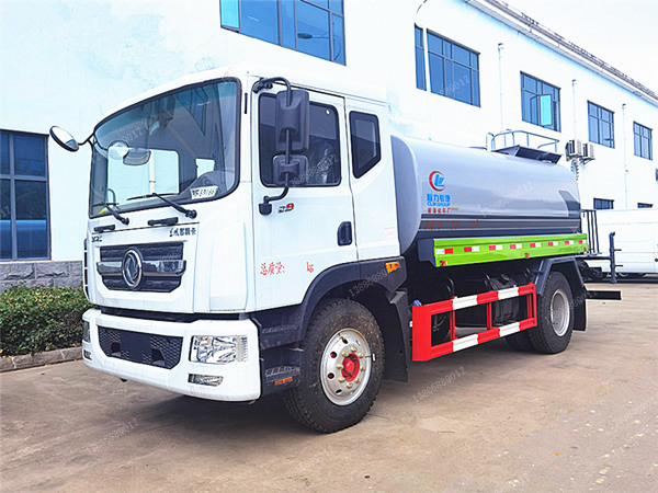 東風多利卡D9新款霧炮車