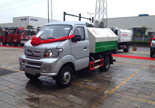 王牌小型3方勾臂式垃圾車(chē)